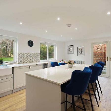 Victorian Retreat In Liverpool Knowsley Exterior foto